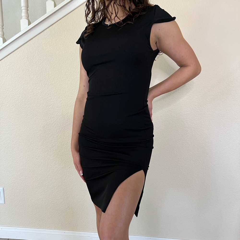 Black Cap Sleeve Ribbed Slit Midi Dress - Picture 3 of 8